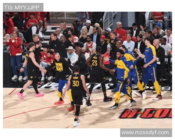 10日NBA杯淘汰赛前瞻:戏法猛龙冲击四强名额 热火尼克斯力求以下克上 10日NBA杯淘汰赛前瞻:戏法猛龙冲击四强名额 热火尼克斯力求以下克上